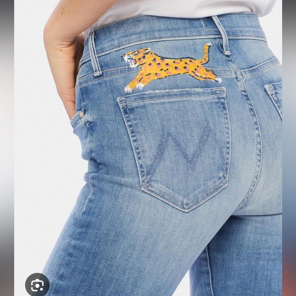 MOTHER Denim - MOTHER High-Rise Light Blue Jeans with Embroidered Yellow Leopard